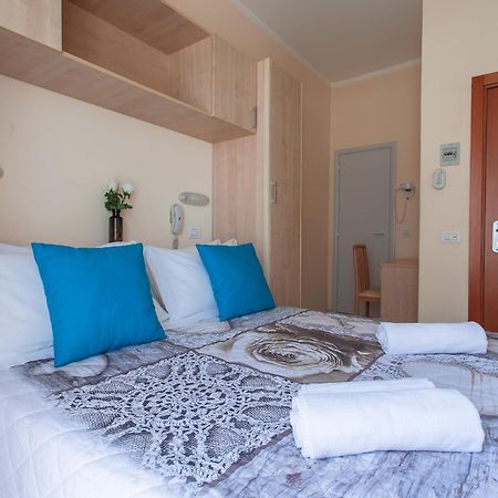 Hotel Giove Dipendenza Hotel Fiamma Cesenatico Szoba fotó