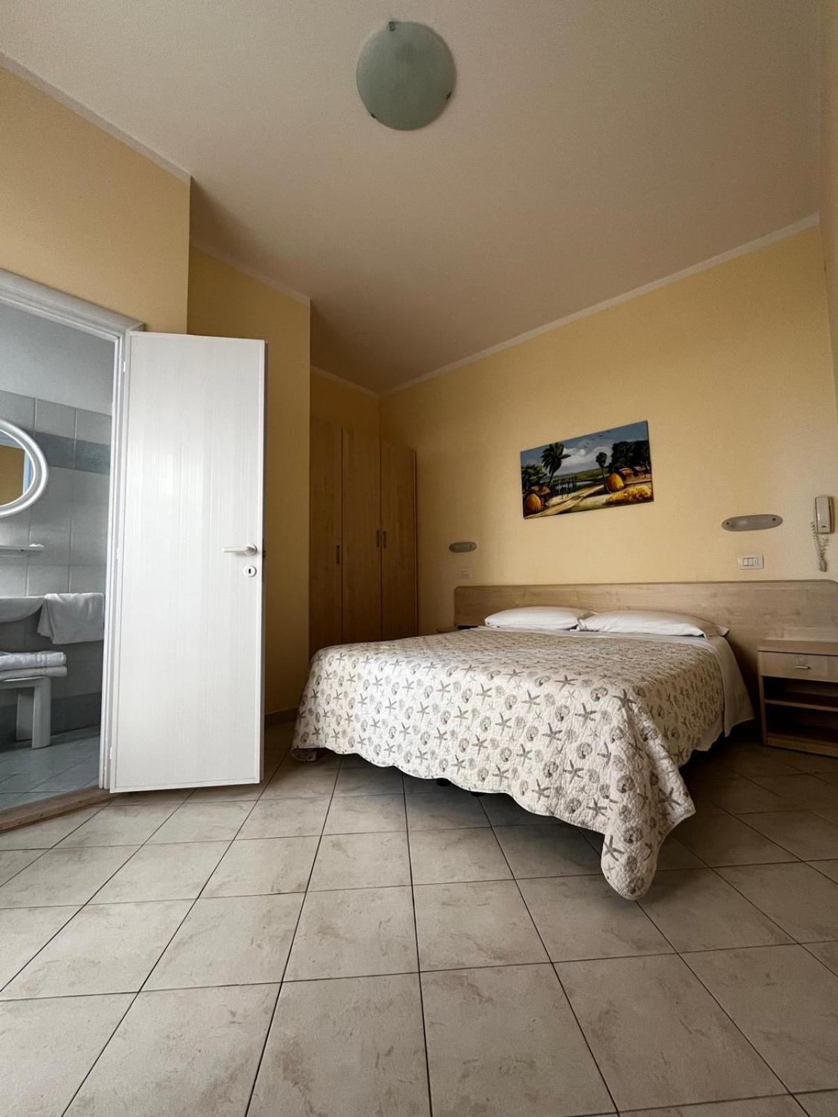 Hotel Giove Dipendenza Hotel Fiamma Cesenatico Kültér fotó