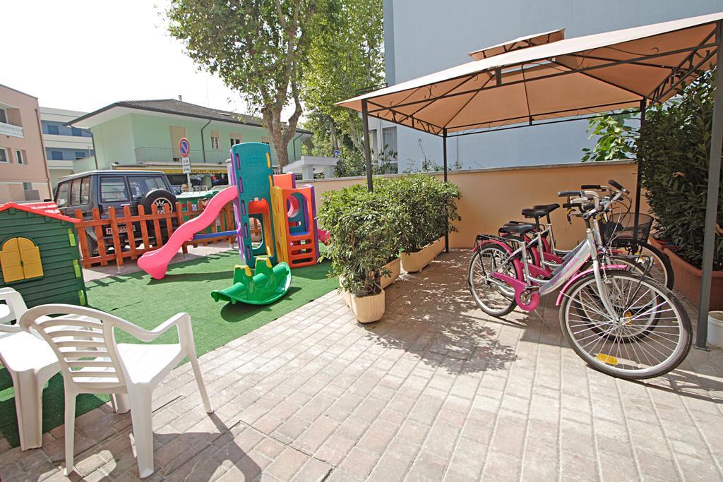Hotel Giove Dipendenza Hotel Fiamma Cesenatico Kültér fotó