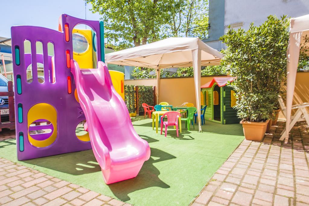 Hotel Giove Dipendenza Hotel Fiamma Cesenatico Kültér fotó